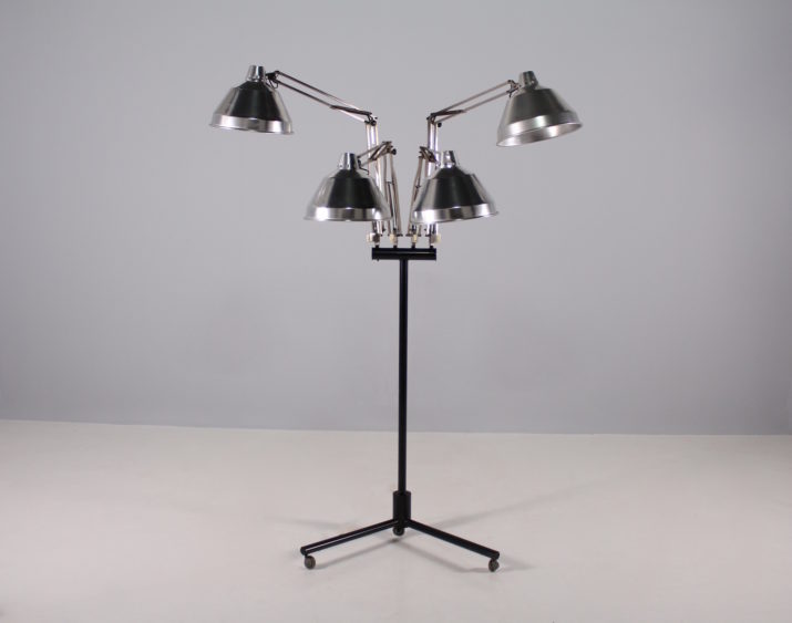 Workshop lamp with 4 arms