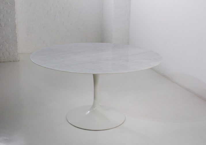 Knoll Ronde Tulp tafel in marmer 137 cm
