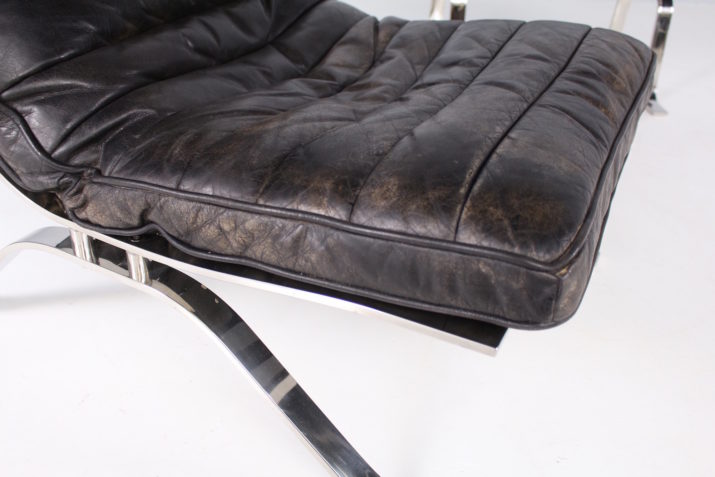Leather armchair & its ottoman