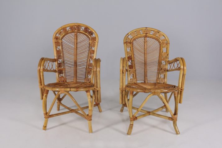 2 bamboe rieten stoelen