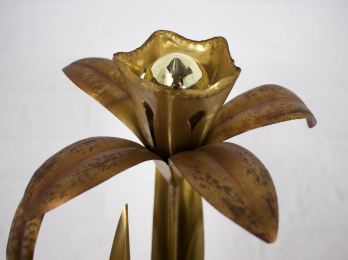 Narcissus lamp in messing in de stijl van Maison Jansen.