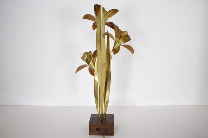 Narcissus lamp in messing in de stijl van Maison Jansen.