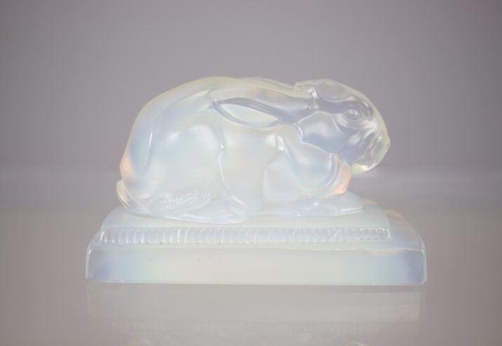 Art Deco: Etling opalescent glas konijn