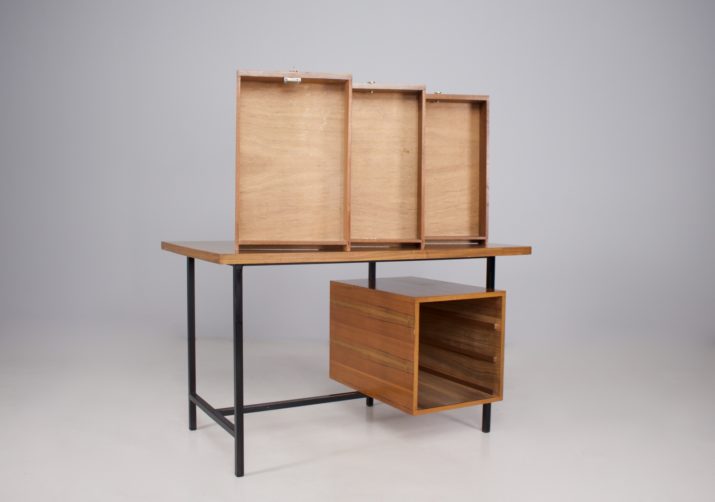 Modernistisch notenhouten bureau