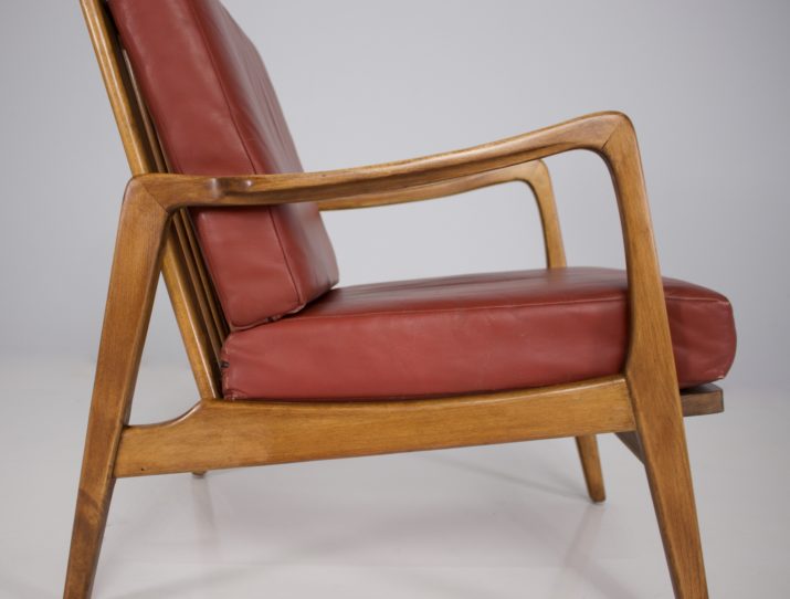Paar lederen fauteuils in Scandinavische stijl