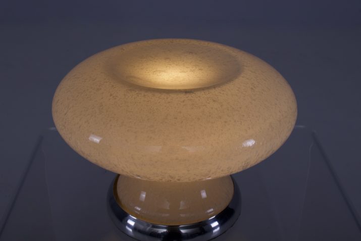 Geblazen glazen lamp in de Mangiarotti stijl.