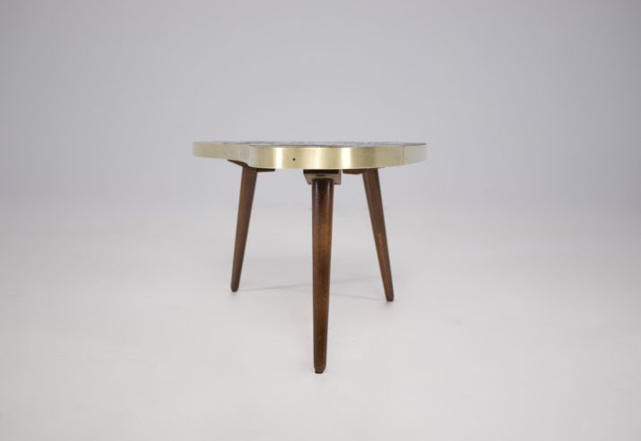 Free form" tripod coffee table