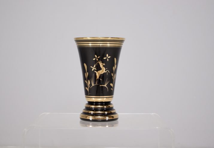 Nova Mechelen: Hyalite vase with Antelope