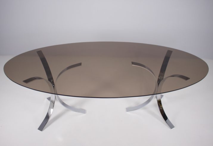 Ovale tafel in Borsani stijl.