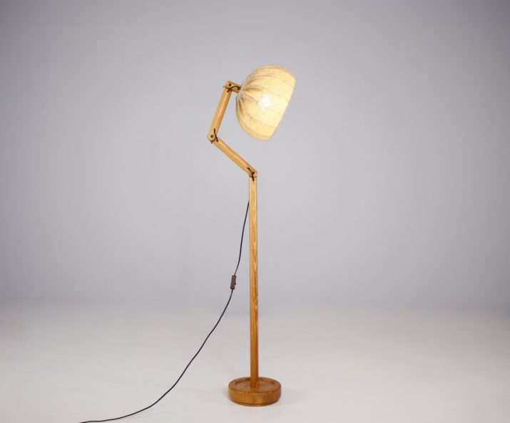 Deense gelede vloerlamp, Domus-stijl