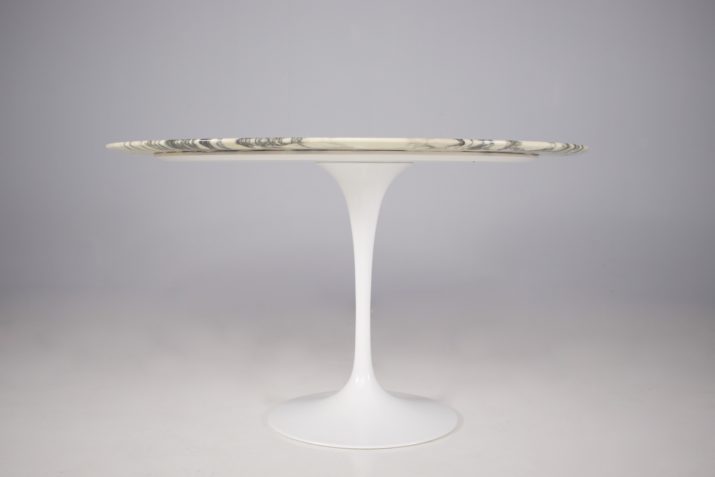 Tulip table in marble Knoll