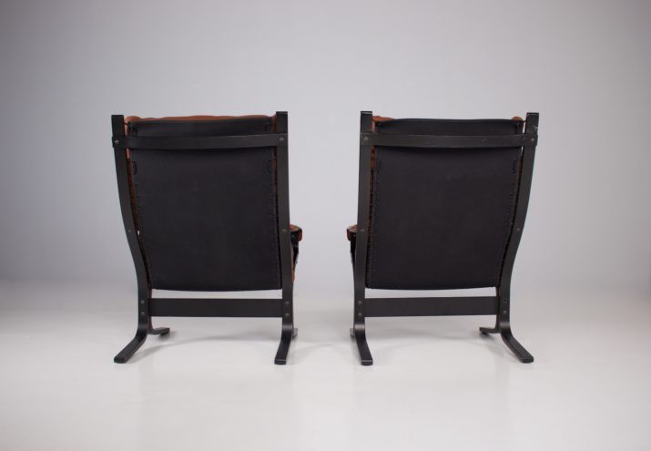 Pair of leather armchairs "Siesta