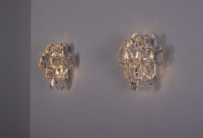 Paar Brutalistische wandlampen in kristal.