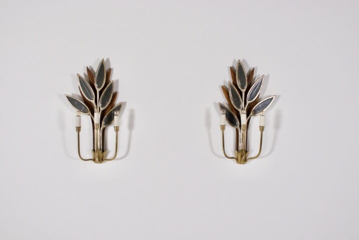 Paar wandlampen met spiegelend blad