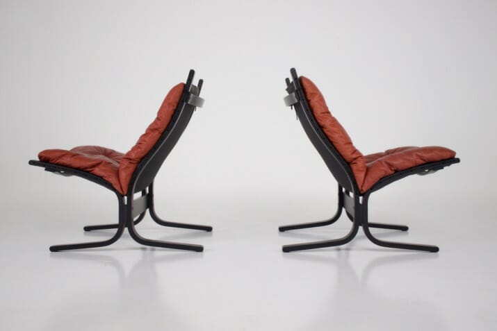 Paar Siesta fauteuils in rood leer, Westnofa.