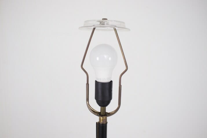 Met leer omwikkelde vloerlamp, K & L Belysning Zweden.