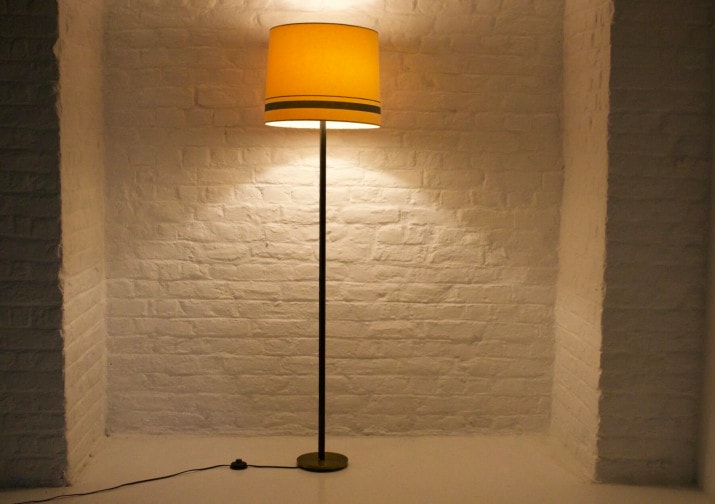Met leer omwikkelde vloerlamp, K & L Belysning Zweden.