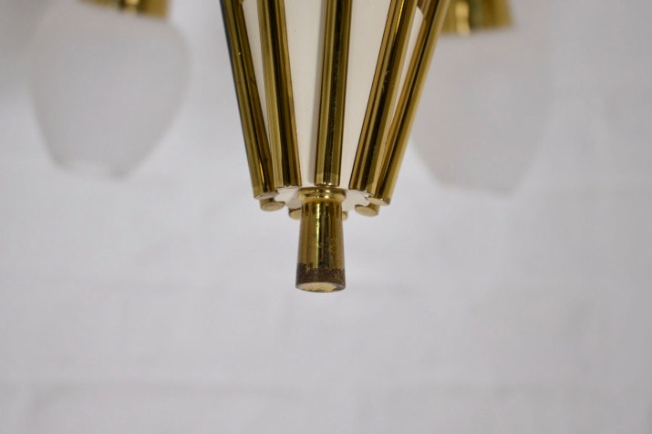 Vereinigte Werksätten: Modernist chandelier in brass and opal.