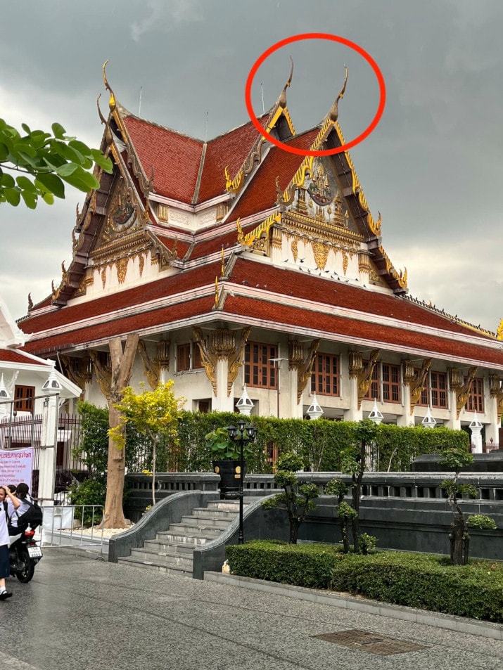 Chofa, ornement de faîtage de temple wat thaï