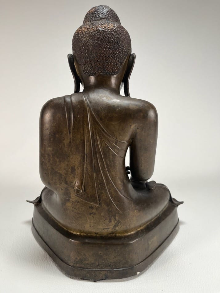 Bouddha birman Shakyamuni en bronze, 19ème siècle.