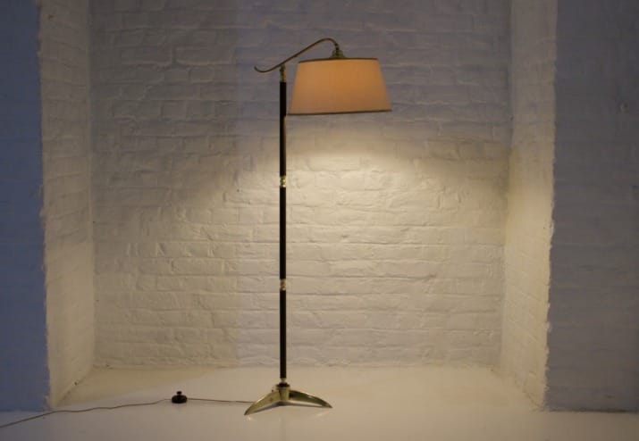 Driepoot vloerlamp in de Boréns Borås stijl.