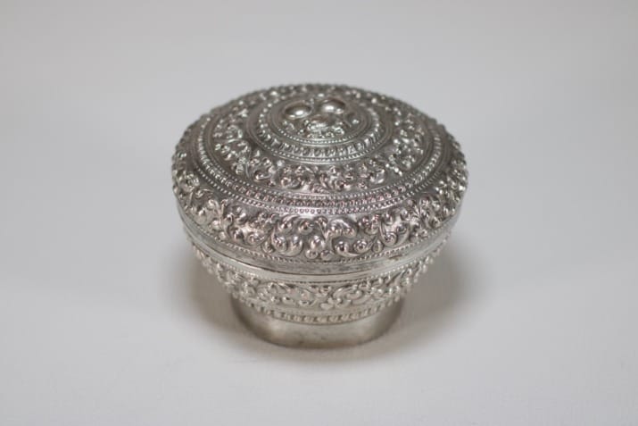 Birmees zilveren kalkdoosje