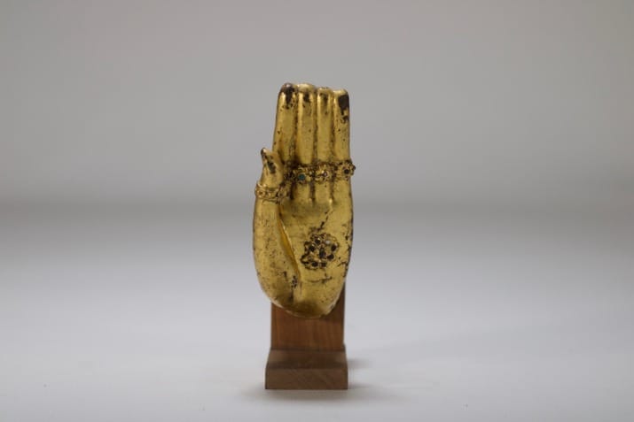 Main de bouddha en bronze doré